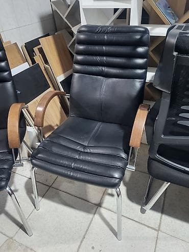 Ofis mebeli: İşlənmiş, Təkərsiz, Qolları tənzimlənmir, Süni dəri — 1