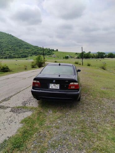 suse balon: BMW 5 Series (E39) sedan, qara rəng. - Ban: sedan, M paket üslublu — 2