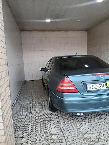 mersedes 1 8: Mercedes-Benz sedan – W203 C‑Class Xüsusiyyətlər: - Kuzov: 4 qapılı — 1