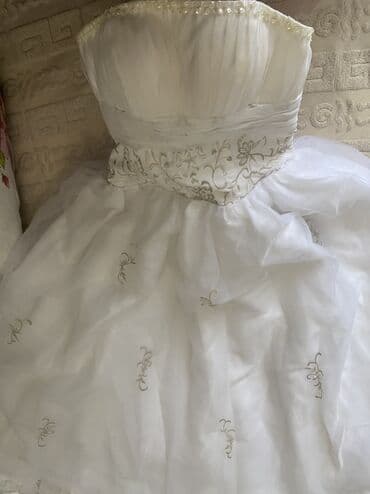 Toy aksesuarları: Ağ gəlinlik – straplez, A-kəsimli, uzun quyruqlu model. - Üst hissə — 9