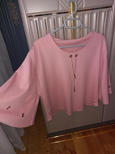 masin bezeyi: Çəhrayı rəngdə, qısa qollu, bəzəkli boyunbağı olan bluz. Bluzun — 2