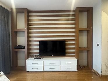 Düz TV altlığı, Polkalı, Laminat