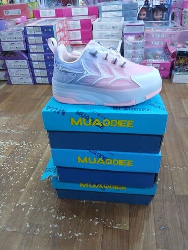 детские спортивные лосины: Müxtəlif rənglərdə olan uşaq krosu ayaqqabılar, müasir dizaynı ilə — 4