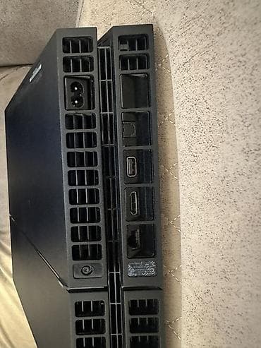 ps4 oyun kolu: PlayStation 4 (PS4) konsolu Komplekt: - PS4 konsol - 2 ədəd — 2