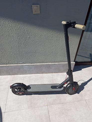 Şəhər içi sürüşlər üçün elektrik skuter - Rəng: qara, krem rəngli — 3