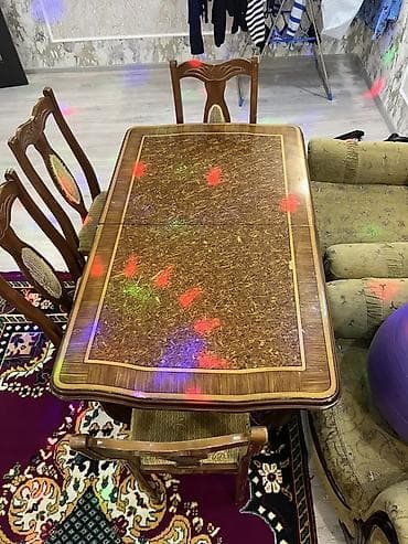 xalça daroşka: Qonaq otağı üçün, İşlənmiş, Açılan, Dördbucaq masa, 4 stul — 2