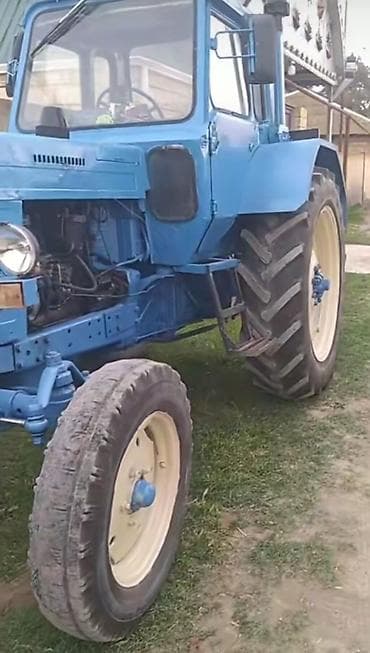ehtiyyat təkər: Mavi rəngli MTZ tipli təkərli traktor Texniki xüsusiyyətlər: - Dizel — 2