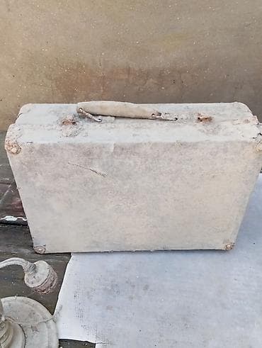 Məhsul: Köhnə taxta çamadan/qutu Təsvir: - Material: taxta korpus