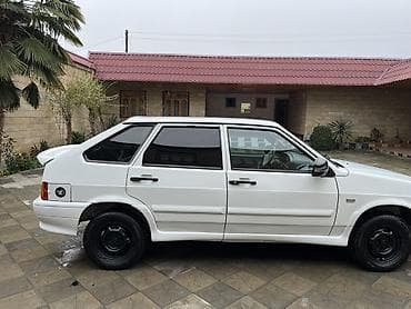 teker disk: LADA Samara 2114, ağ rəng, 5 qapılı hetçbek. Mühərrik və ötürmə: - — 4