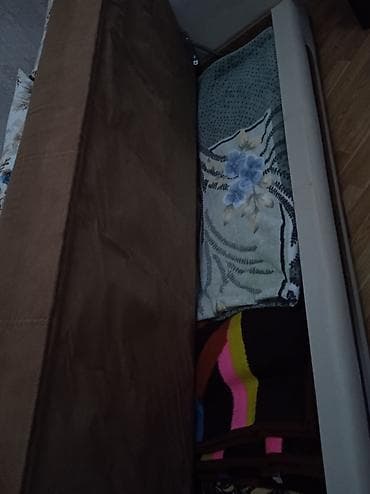 Divanlar: Di̇van-kravat, Açılan, Bazalı, Parça — 2