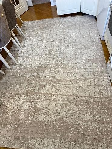 xalcala: Xalça – müasir dizayn, bej-krem tonlarındadır. 50 aznə satılır — 1