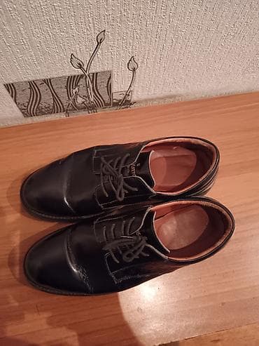 ayaqqabi: Klassik kişi ayaqqabısı – qara rəng, bağcıqlı model. - Material — 6