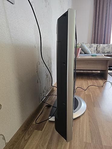 tlvzor: Televizor JVC LCD — 2