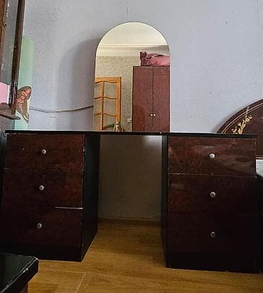 asma guzgu: Yataq desti + kamod. Hamsi birlikde 150 azn Matras verilmir.Unvan — 4