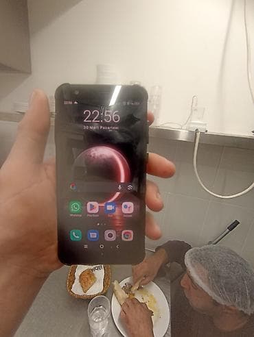 Mobil telefon və aksesuarlar: Sərt korpuslu Android smartfon Xüsusiyyətlər: - Ekran: toxunmaya — 4