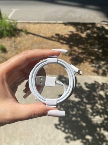 qatlanan telefonlar: •Iphone adapter Kabel •Type-c kabel 16pro qutusundan cixan -35azn — 4