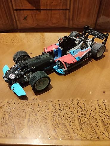 oyuncaq dolabı: LEGO FORMULA 1 AVTOMOBİLİ. Aşağı yeri var.Yaxşı — 1