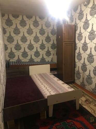 снять квартиру посуточно: Kirayə üçün mənzildə otaq 3 - Otaq: divarlı kağızla işlənmiş, xalça — 2