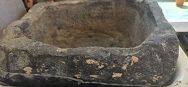 Su daşı İrəvandan gəlib o vaxtı əl ilə yonulub laqunda yox.7L su