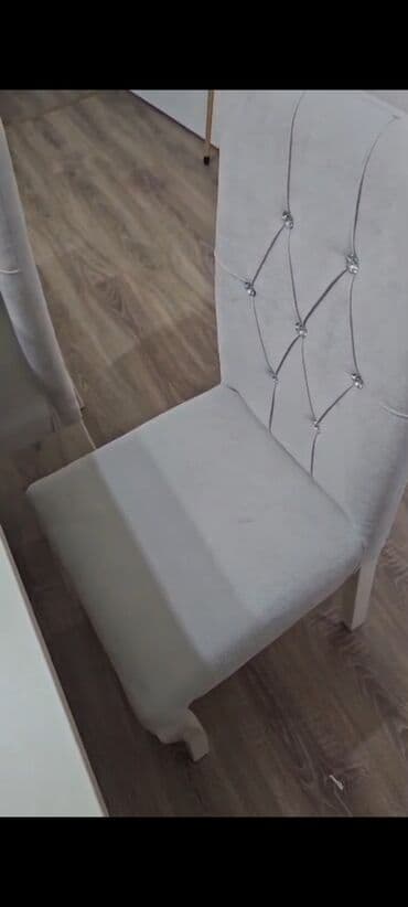 Taburetlər: Stol, 6 stul 200 AZN satılır Köç səbəbindən cox TƏCİLİ satılır 1-il — 4