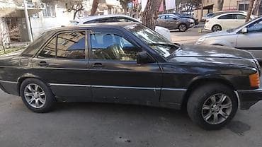 Mercedes-Benz 190 (W201) sedan - Kuzov: klassik 4 qapılı sedan, qara — 2