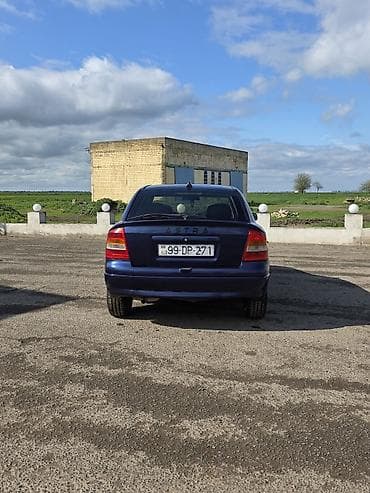 opel 1997 astra: Opel Astra: 1.6 l | 2001 il 380006 km Sedan — 5