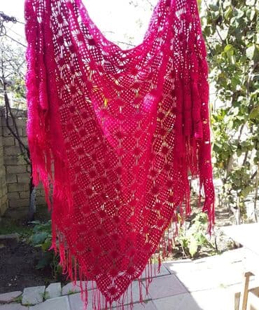 женские вязаные снуды: Elişi, göz nuru şal. 60 AZN. Eni 180-183 sm arasi Hundurluyu 85 sm — 3