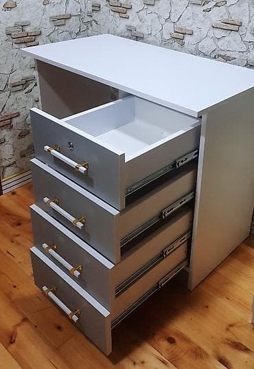 ikinci el pencere: Yeni, Dördbucaq masa — 2