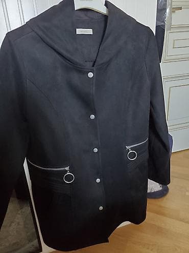 hamam papagi: Beril qadın üst geyimi – qara rəngli, kapüşonlu, önü düyməli — 1