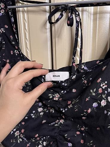 MOLLIS qadın bluzu - Rəng/naxış: qara fon üzərində xırda çiçək printi