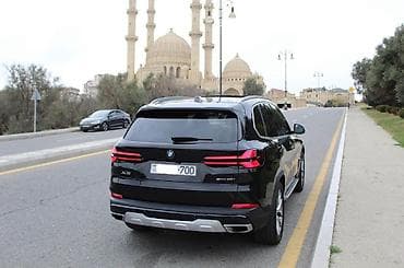 qaz2410 satisi: BMW X5 – qara rəngli, premium sinif SUV Xarici xüsusiyyətlər: - Böyük — 9