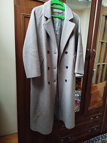 uzun kurtqa: Uzun qadın palto – açıq boz rəngdə, klassik dizayn. - Model: ikiqat — 1