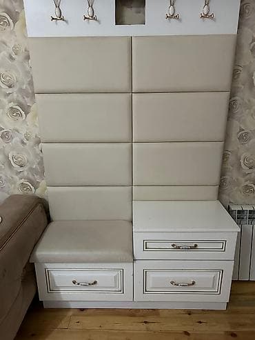 dəhliz asılqanı: İşlənmiş, 3 qapılı, Bej, Digər material, Açılan, Düz dolab — 2