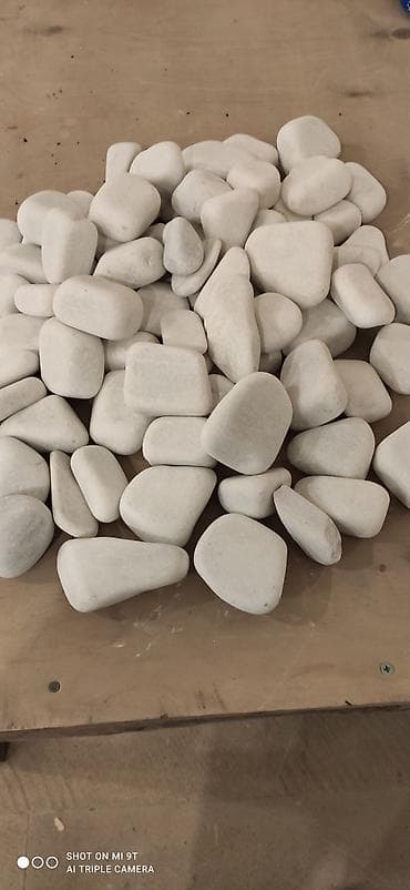 Ağ daşlar.Dekorativ Ağ daşlar Təbii daşlardır.kiçik orta və böyük