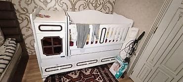 Oğlan və qız üçün, Dördbucaq, Beşik, Matras ilə, Yellənmə mexanizmsiz