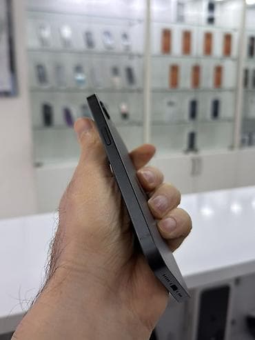 iphone 2ci əl: IPhone 16e, 128 GB, Black Titanium, Face ID — 2