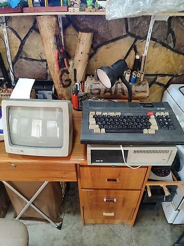 nar saatliq internet: Retro kompüter komplekti – monitor, sistem bloku və klaviaturalı əsas — 1