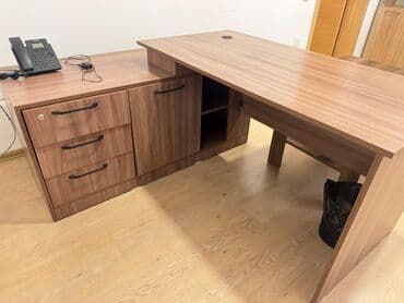 İşlənmiş, Müdir üçün, Künc masa