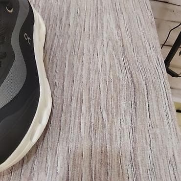 Unisex idman ayaqqabısı – qara/boz rəng palitrası, ağ hündür rellefli — 5