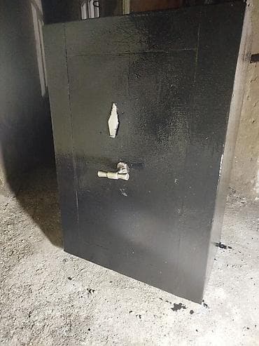 Metal seyf – iri tutumlu, sərt polad korpuslu, qara rəngli. sey 6liq