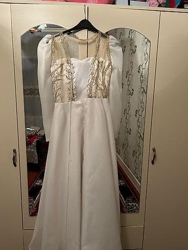 ağ xına: 400azna alınıb 150 azna satılır 1 defe geyinilib tezeden hech bir — 5