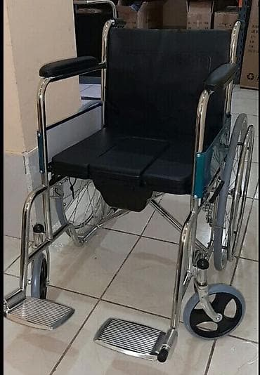 Tualetli əlil arabası - Çərçivə: parlaq xrom-metal konstruksiya