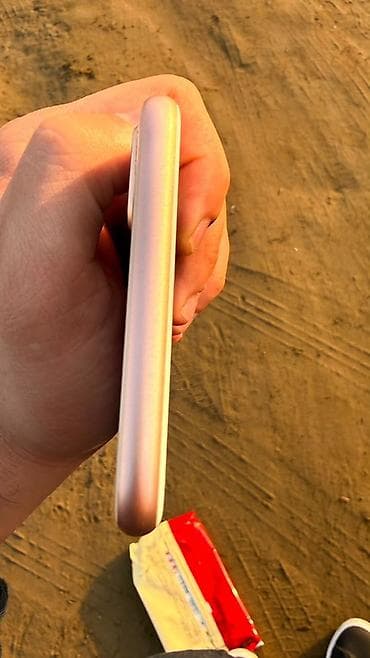 ipone sr: IPhone 8 Plus, 64 GB, Qızılı, Barmaq izi — 3