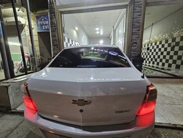 дом на колёсах: Chevrolet Cobalt sedan – ağ rəng, 4 qapı, geniş salon və iri baqaj — 2