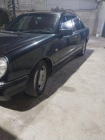 Mercedes-Benz E-Class W210 sedan - Kuzov: sedan, tünd yaşıl rəng -