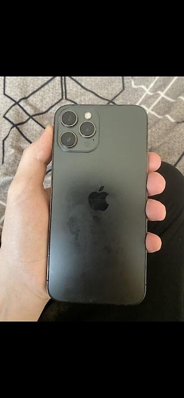 82 ekran: IPhone 12 Pro Max, Graphite, Face ID — 4