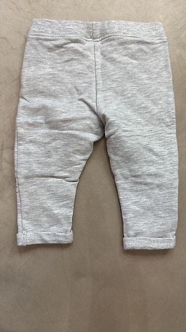 ag cins: Ağ rəngdə, elastik belə malik uşaq şalvarı. Diz nahiyələrində sevimli — 2