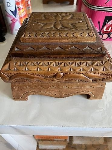 Əl oyma taxta qutu - Material: tam ağac (təbii rəngli), əl işidir - — 1