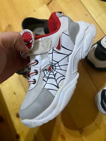 qebelend ters ev: Uşaq ayaqqabıları dəsti - Ağ idman ayaqqabısı: ağ üst, üç qara zolaq — 6