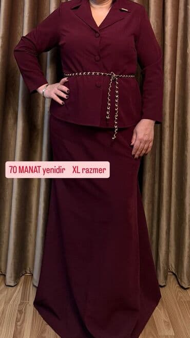 Bordo rəngdə iki hissəli dəst: - Uzun ətək və qısa, düyməli jaket -